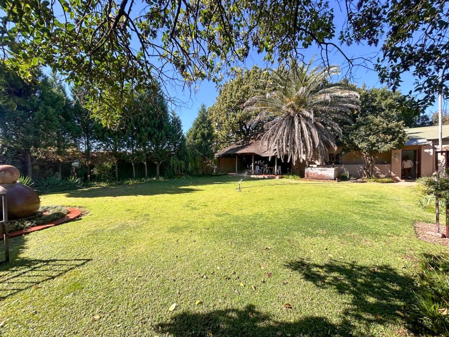 Commercial Property for Sale in Vyfhoek A H North West